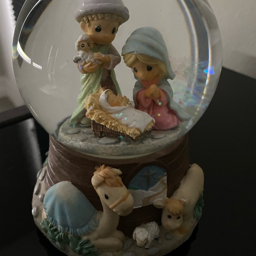 Precious Moments Nativity Snow Globe